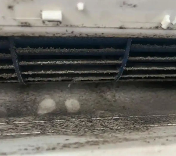 罗山空调吹的风有股烧焦味是怎么回事